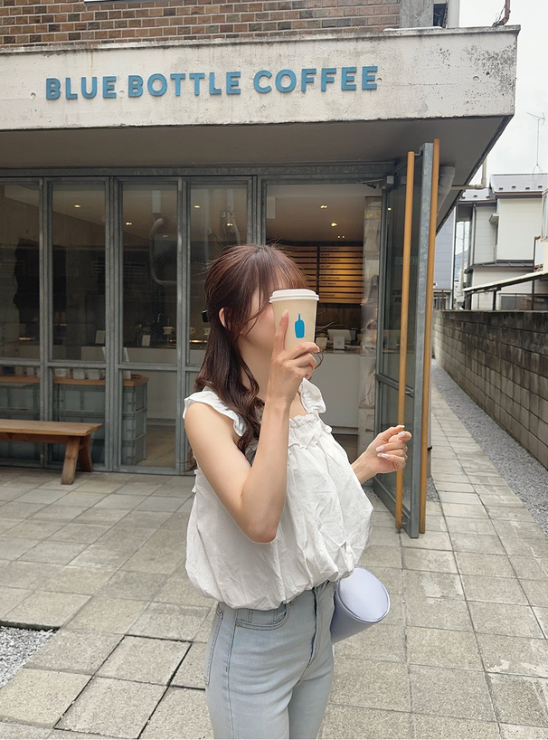 フリルバルーンシルエットトップス