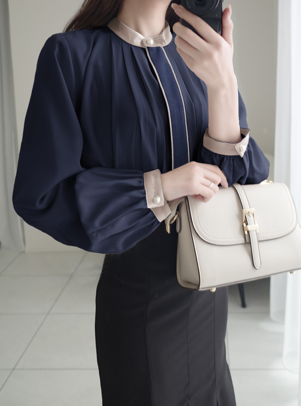 フロントタックバイカラーブラウス