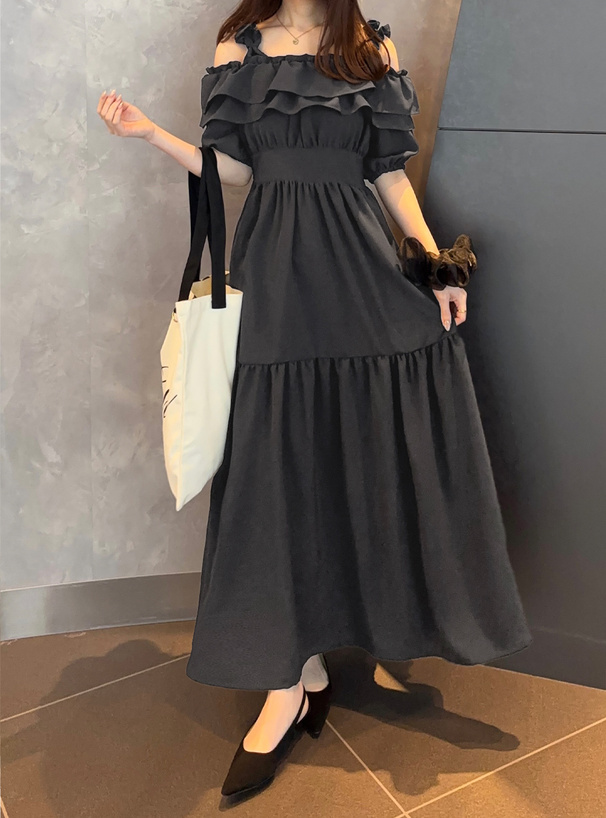 オフショルダーフリルティアードワンピース