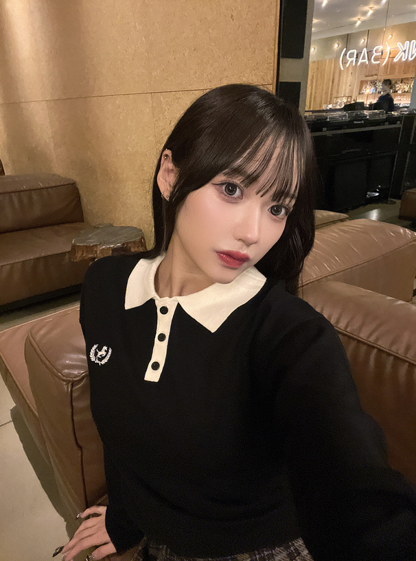 ロゴ刺繍ポロニットトップス