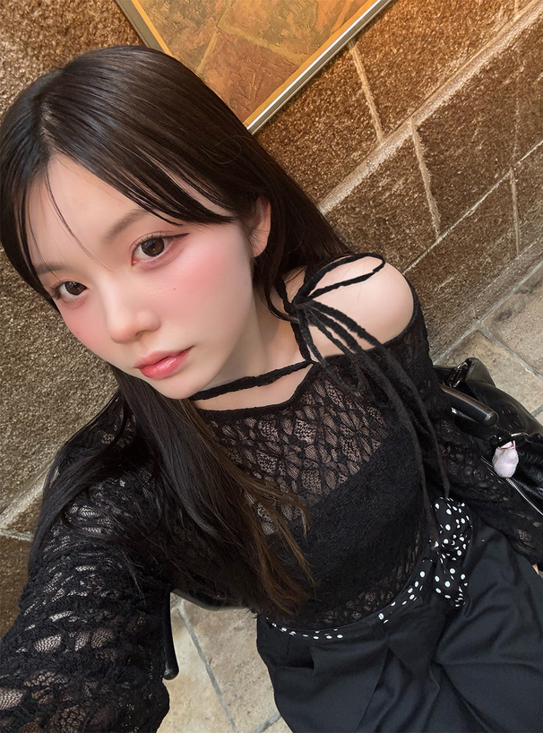 チョーカー付きレースワンショルダートップス