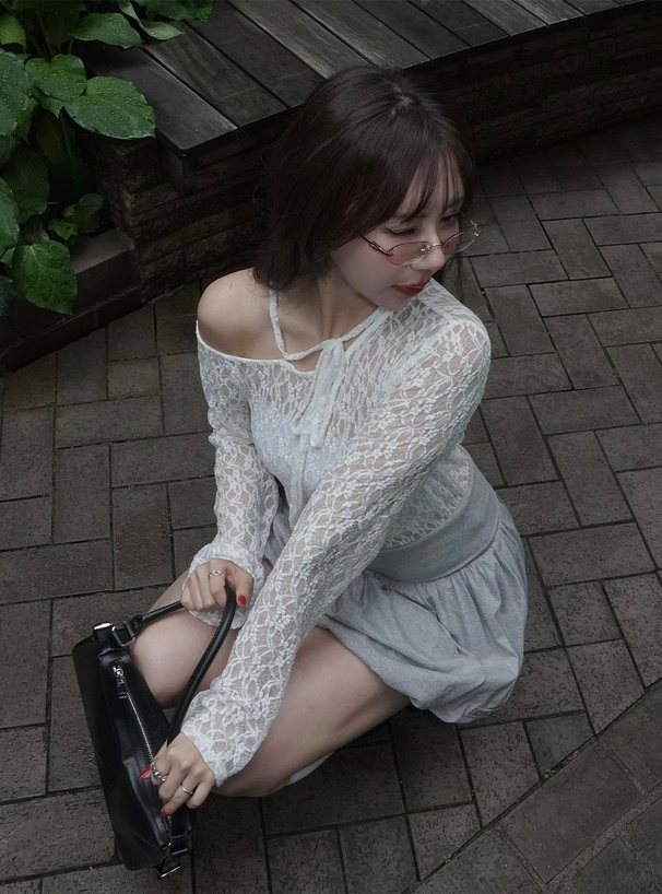 チョーカー付きレースワンショルダートップス