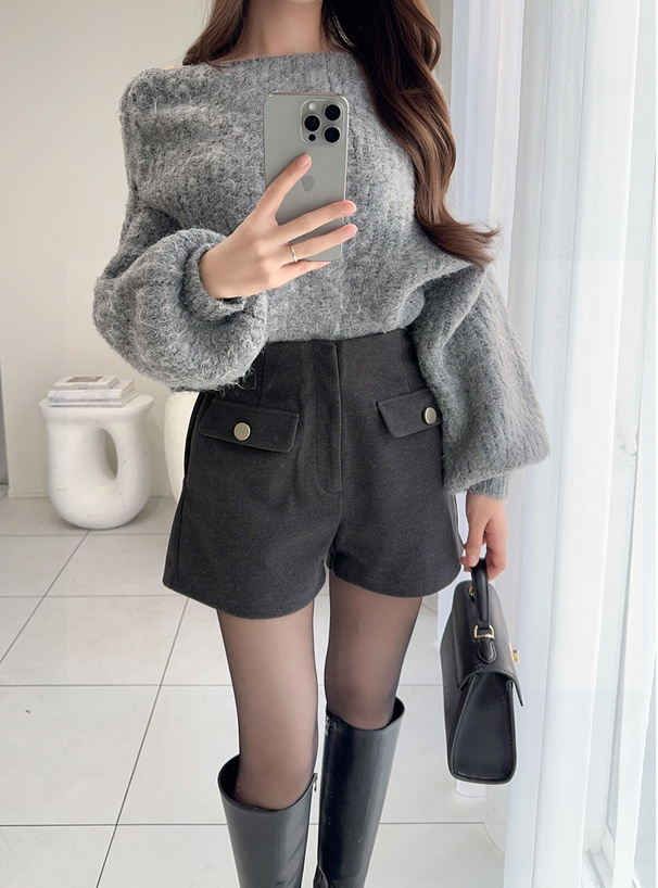 ゴールドボタンフラップショートパンツ