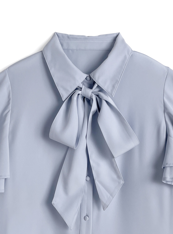 リボン付きフリルブラウス