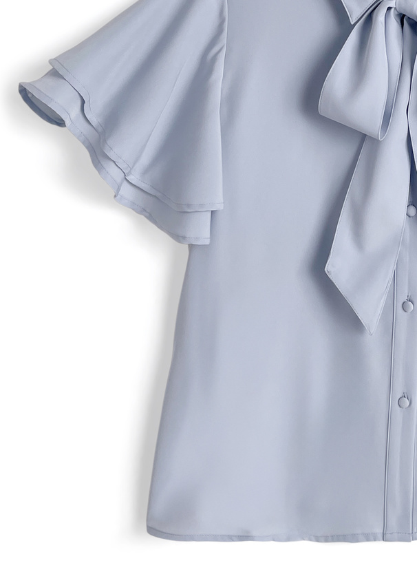 リボン付きフリルブラウス