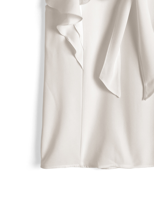 ボウタイフリルノースリーブブラウス