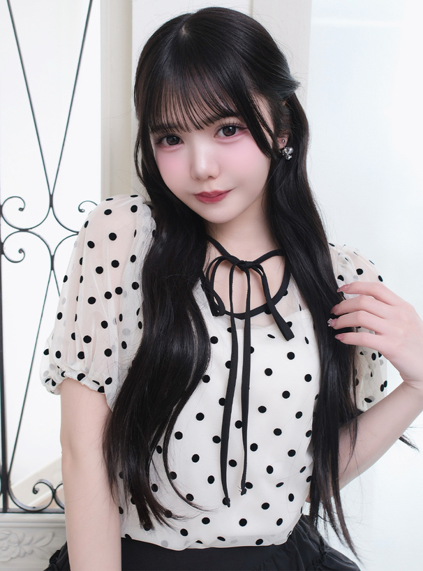 キャミソール付きドット柄ネックリボンパフスリーブチュールトップス