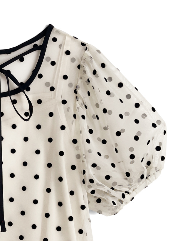 キャミソール付きドット柄ネックリボンパフスリーブチュールトップス