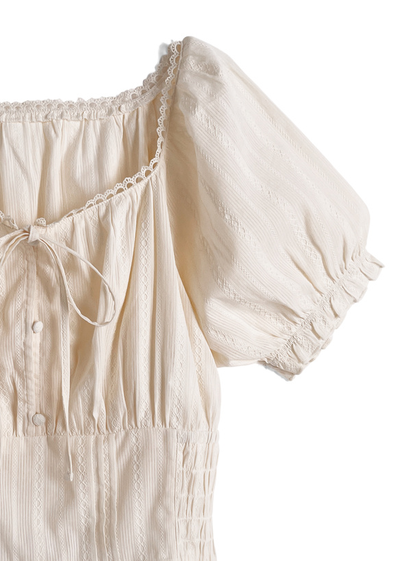 スクエアネックレースリボンパフスリーブブラウス