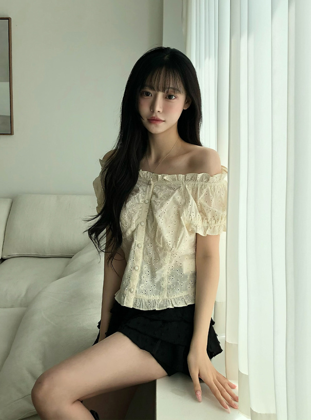 ギャザーフリルレースブラウス