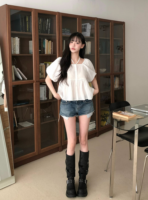 ホルターネック付きバルーンスリーブペプラムブラウス