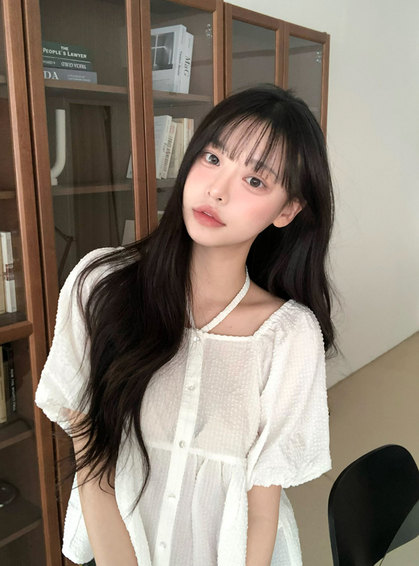 ホルターネック付きバルーンスリーブペプラムブラウス