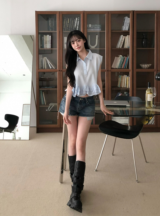 フリルノースリーブブラウス