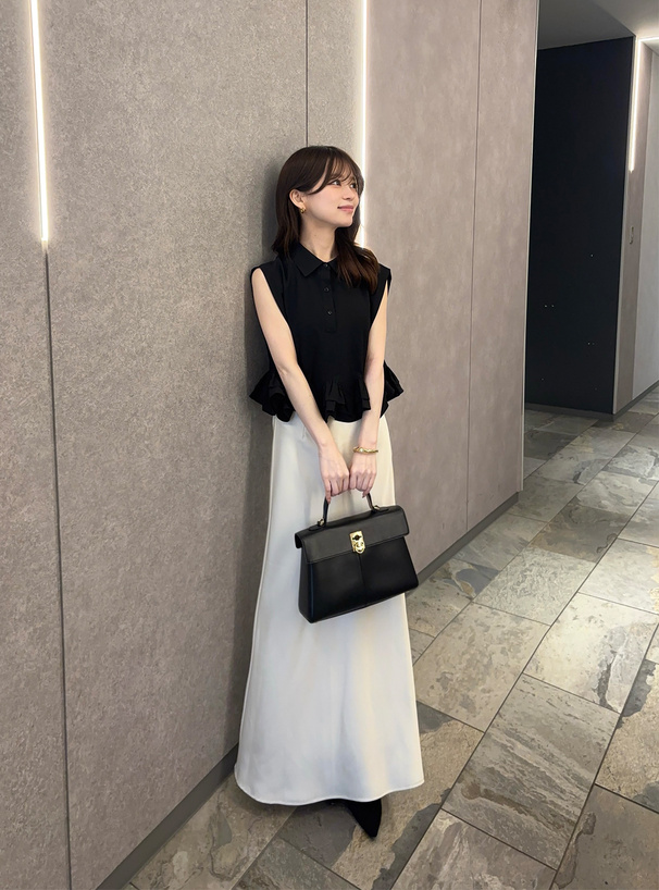 フリルノースリーブブラウス