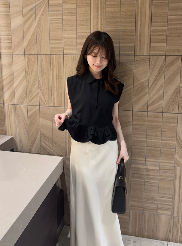 フリルノースリーブブラウス