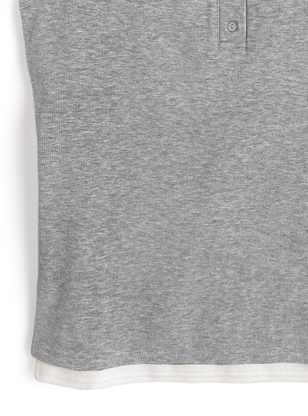 ヘンリーネックタンクトップ×ベーシックタンクトップアンサンブル