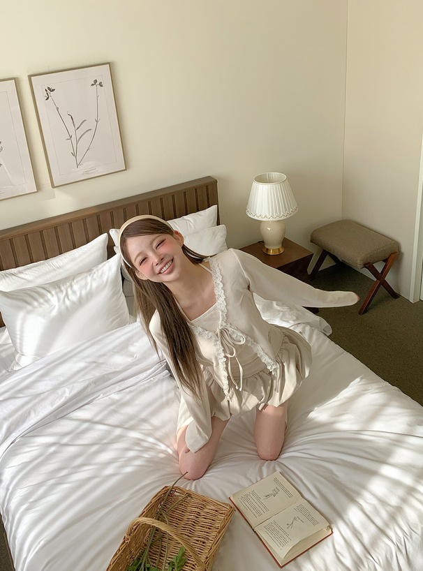 リボンフリルレースカーディガン×クロスネックキャミソールアンサンブル