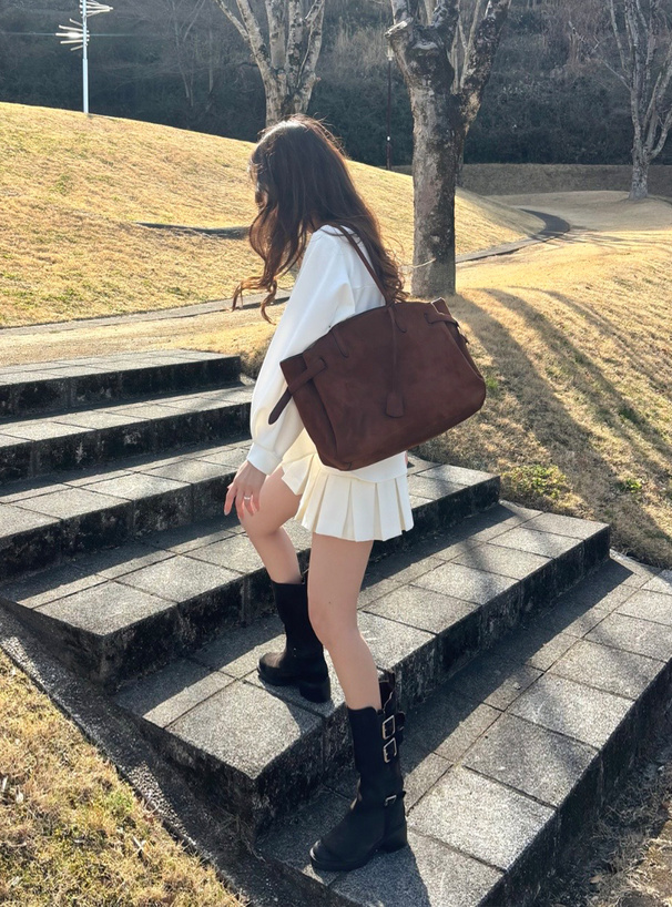 ラウンドヘムトップス