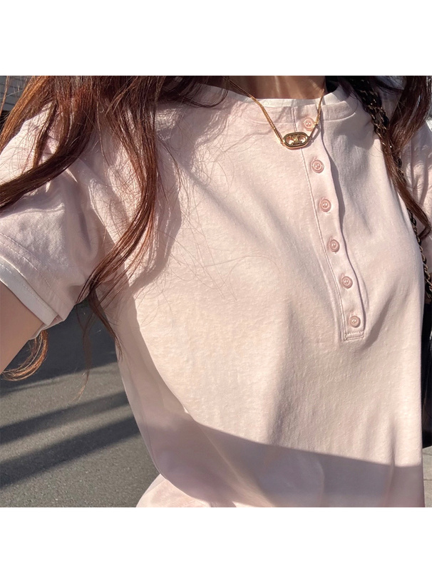 ヘンリーネックTシャツ×ベーシックTシャツアンサンブル