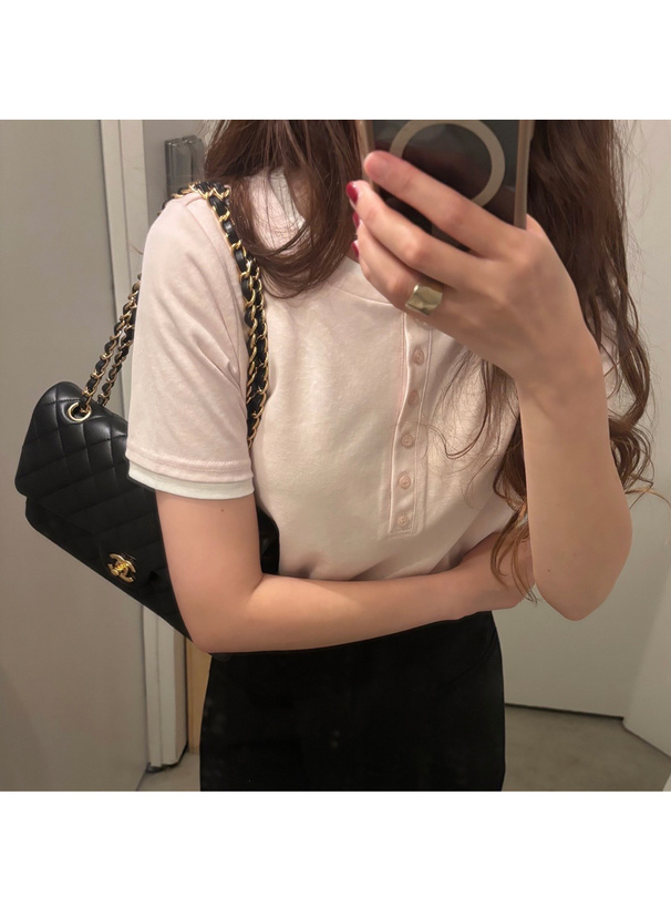 ヘンリーネックTシャツ×ベーシックTシャツアンサンブル