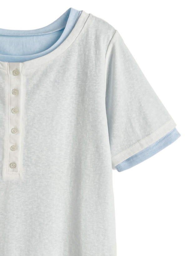 ヘンリーネックTシャツ×ベーシックTシャツアンサンブル