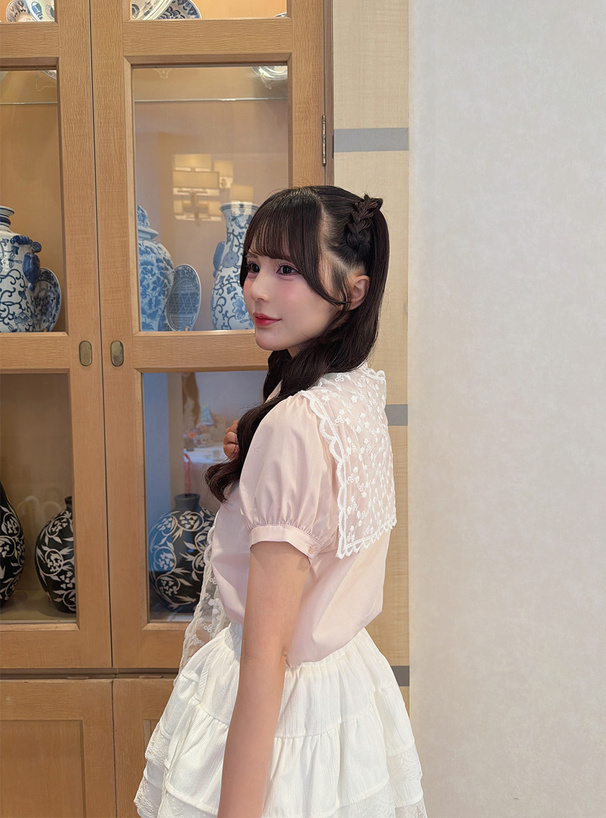 レースタイ付きパフスリーブブラウス