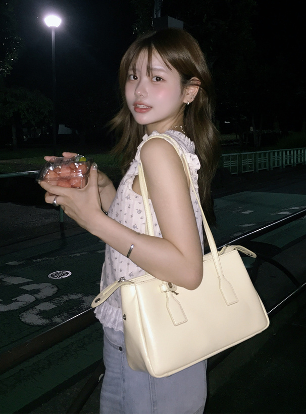 小花柄レースフリルノースリーブブラウス