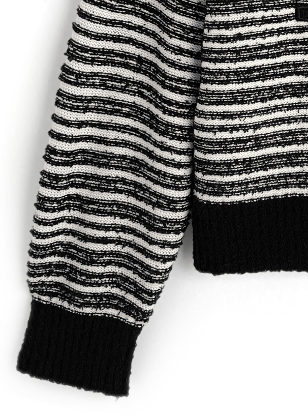 ボーダー柄ロゴ刺繍ニットトップス