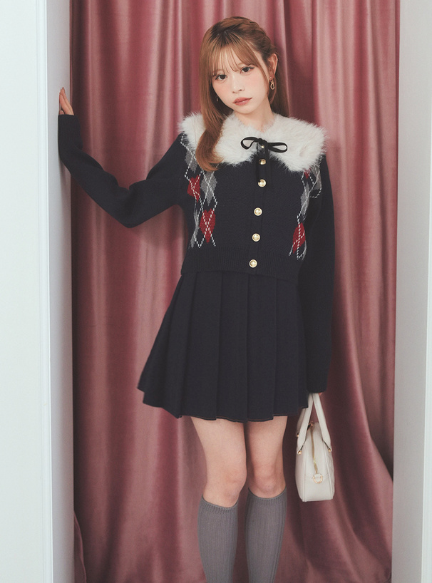 ファーティペット付きアーガイル柄カーディガン×プリーツスカート
