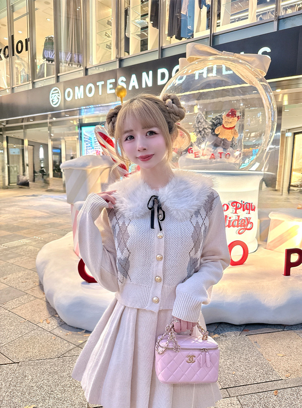 ファーティペット付きアーガイル柄カーディガン×プリーツスカート