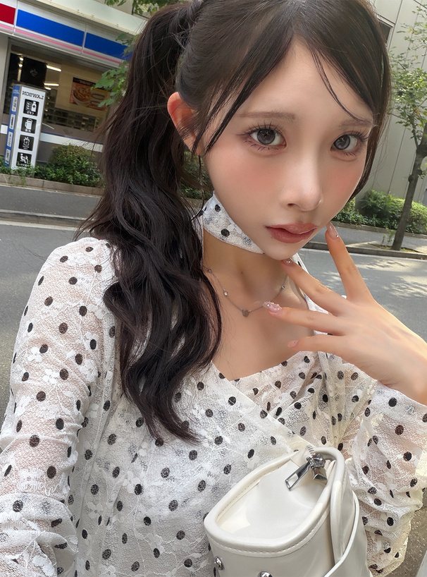 タイ付きドット柄ドレープカシュクールレーストップス