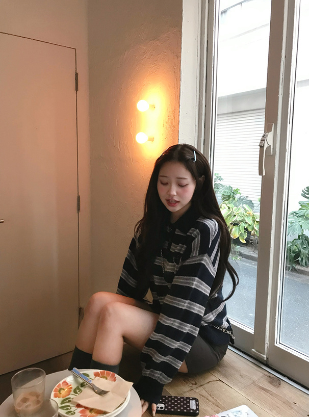 ボーダー柄ロゴ刺繍ポロニットトップス