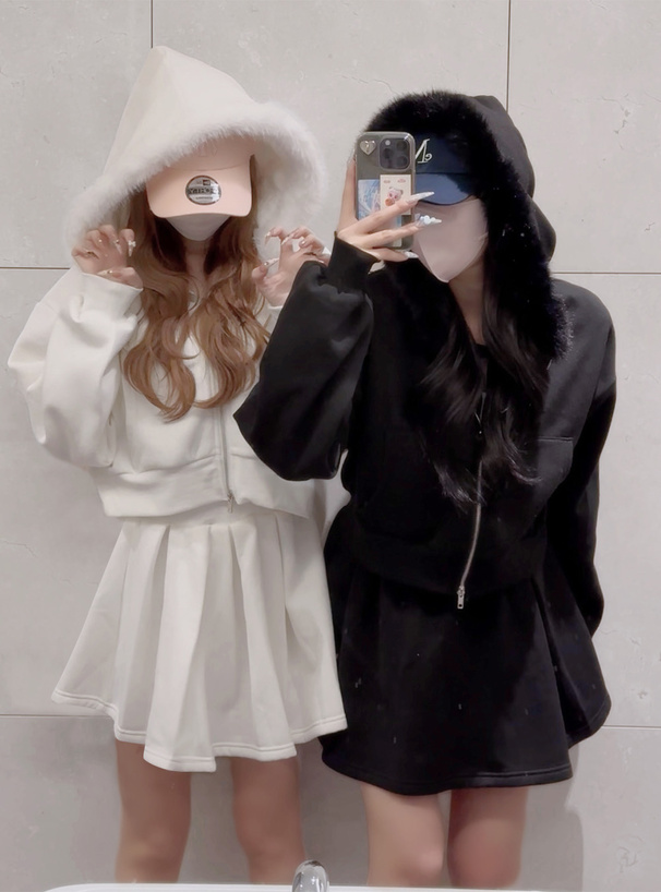 ファーフードパーカー×フレアミニスカートスウェットセットアップ