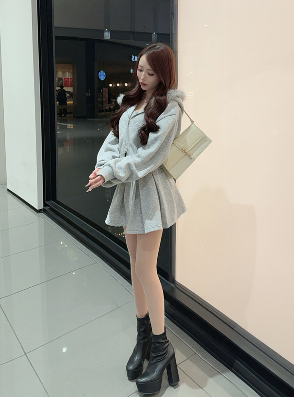 ファーフードパーカー×フレアミニスカートスウェットセットアップ