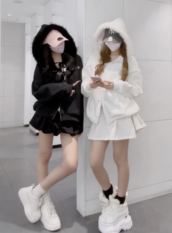 ファーフードダブルジップラメスウェットパーカー