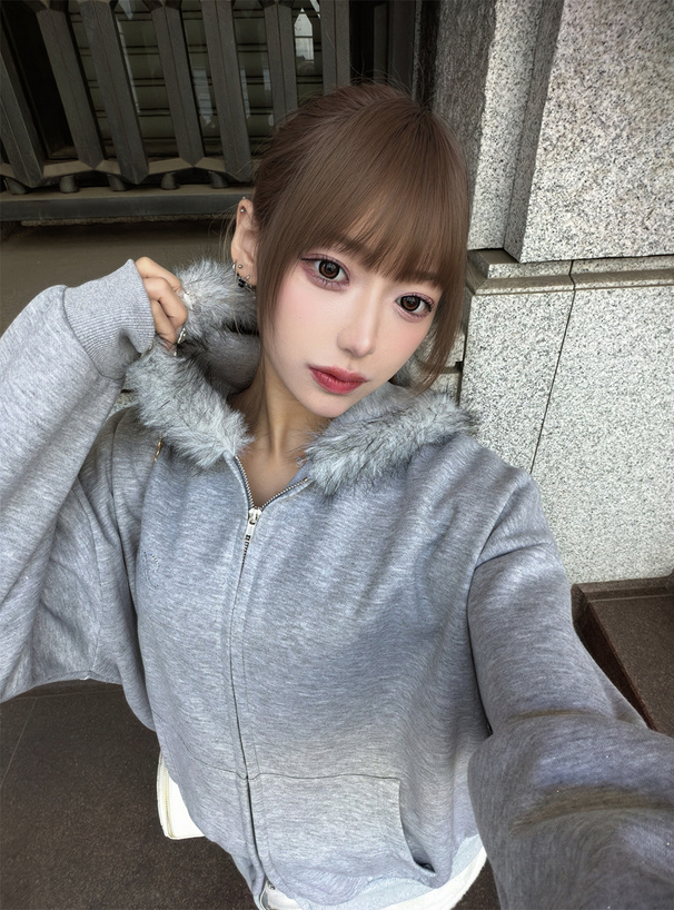 ファーフードダブルジップラメスウェットパーカー