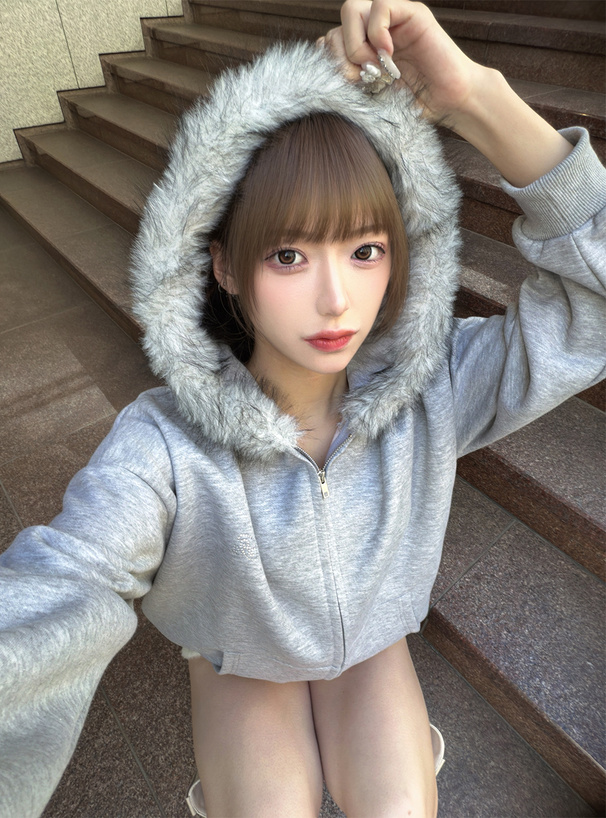 ファーフードダブルジップラメスウェットパーカー