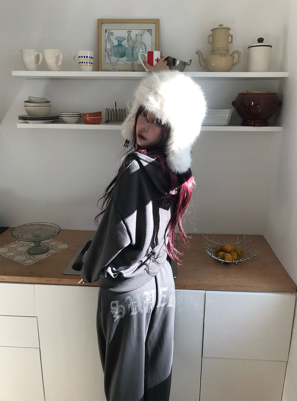 ラインストーンロゴパーカー×ワイドパンツスウェットセットアップ