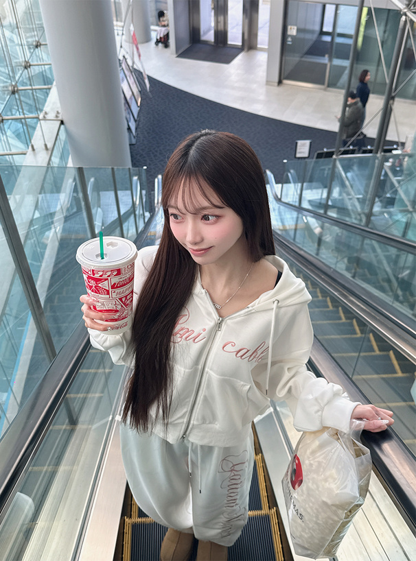 配色ロゴ刺繍パーカー×ジョガーパンツセットアップ