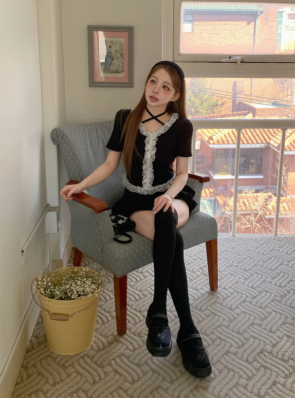 ホルターネックレースフリルリブトップス