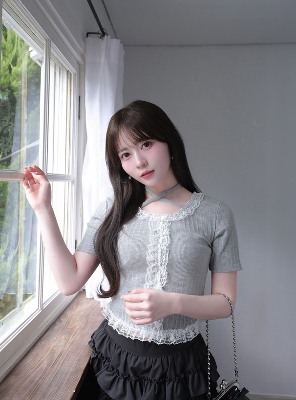 ホルターネックレースフリルリブトップス