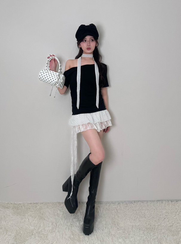 タイ付きドット柄フリルワンショルダートップス