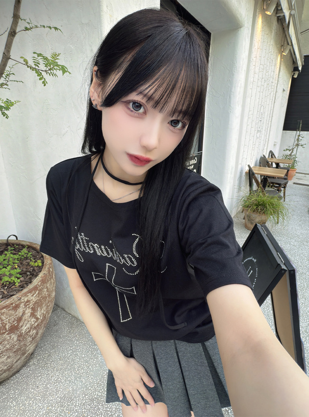 タイ付きラインストーンロゴビッグTシャツ