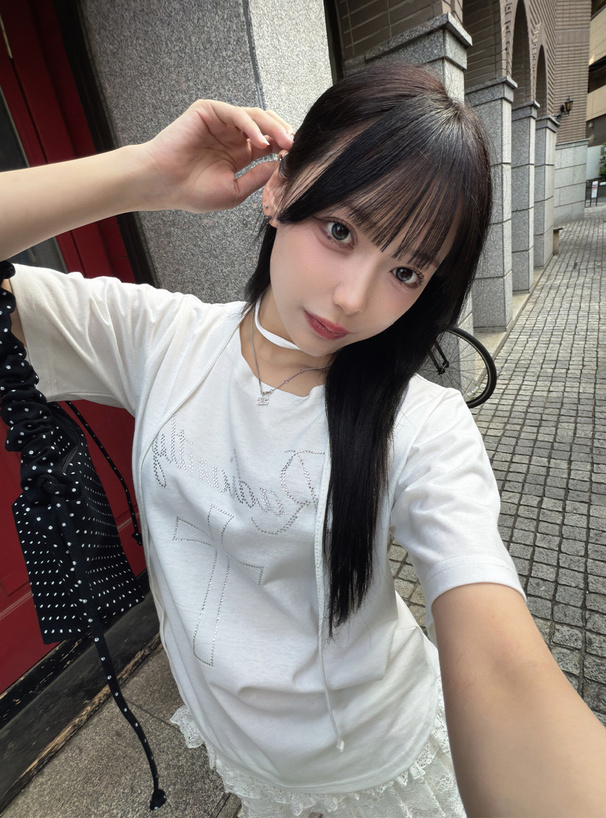 タイ付きラインストーンロゴビッグTシャツ