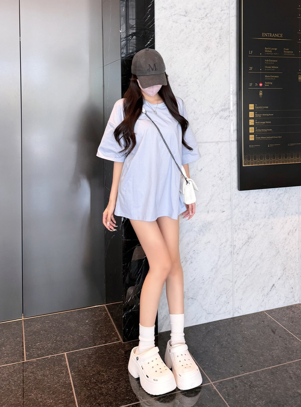 ラインストーンバックドットロゴ刺繍Tシャツ