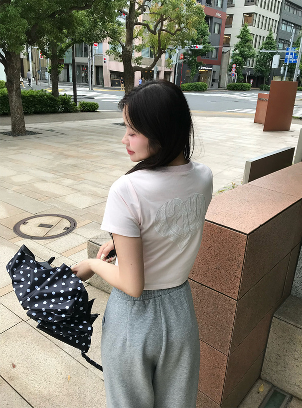 ハートレースロゴ刺繍Tシャツ