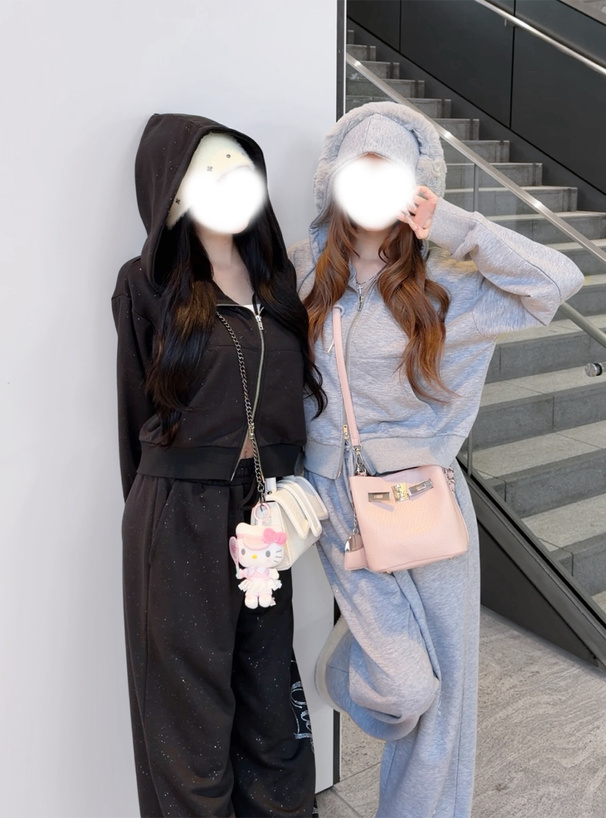 ラインストーンロゴパーカー×ワイドパンツラメスウェットセットアップ