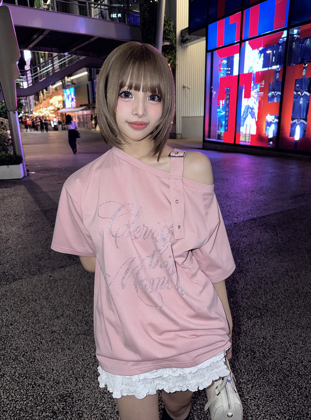 ワンショルダーベルトラインストーンロゴトップス