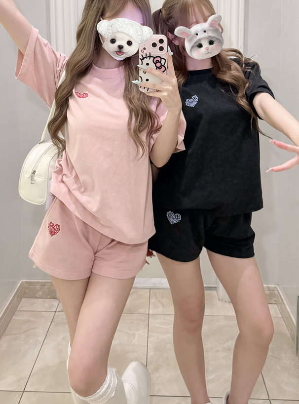 ハートロゴプリントTシャツ×スウェットショートパンツセットアップ