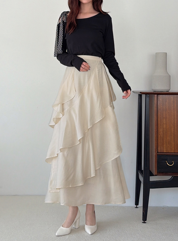 アシンメトリーフリルロングスカート